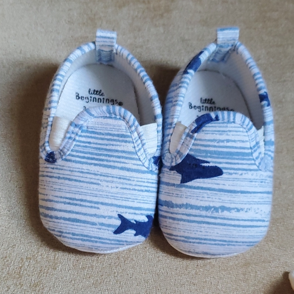 Soft bottom baby shoes